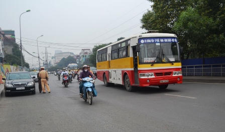 Xe buýt “nhái” ngang nhiên lộng hành khắp Hà Nội
